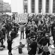 Manif de soutien au peuple grec du Trocadéro à l'Assemblée nationale.