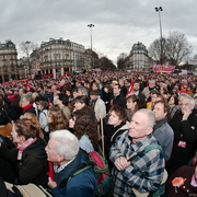 sur la place de la Bastille