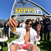 La jet set fête la crise