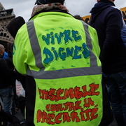vivre digne