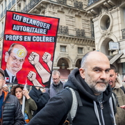 Autoritaire