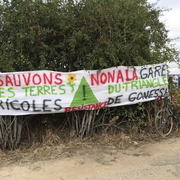 non à la gare Auchan
