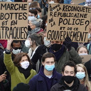 En marche, en bottes