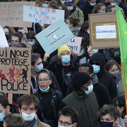qui nous protège de la police