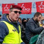 Béret rouge et gilet jaune