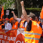 CFDT Poings levés